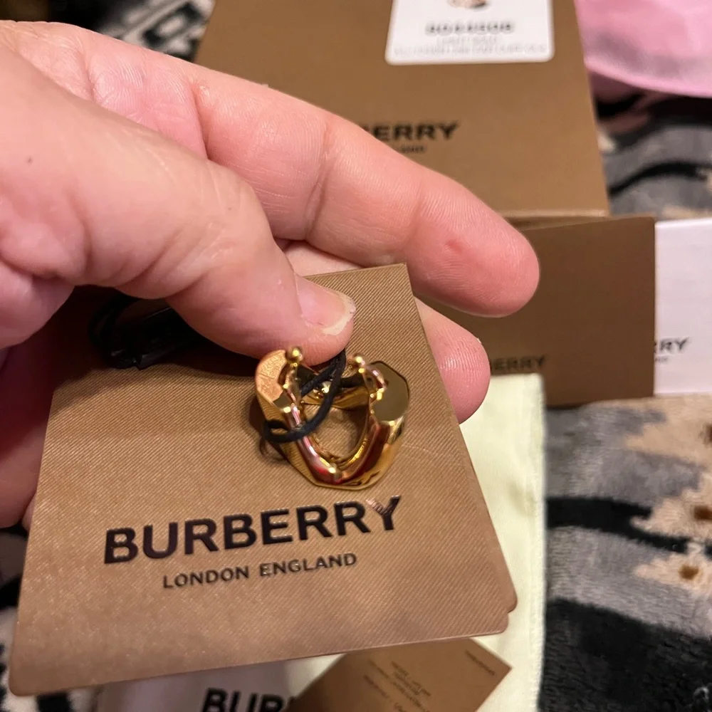 Burberry NWT Full Inclusion Gold Ear Scuff Jewelry - Picture 5 of 7